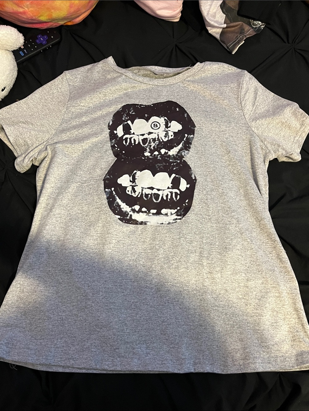SHEIN Gray Short Sleeve Tee with Black Lip Print